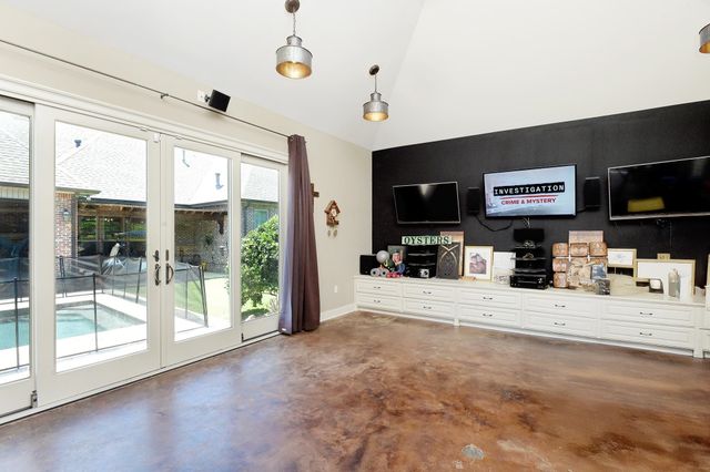 187 Regal Row, Houma, LA 70360