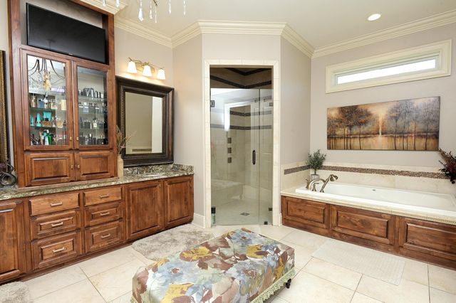 187 Regal Row, Houma, LA 70360