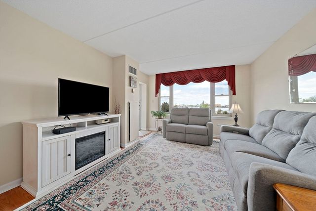 155 George Washington Blvd 306, Hull, MA 02045