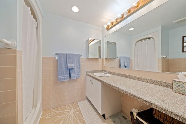 155 George Washington Blvd 306, Hull, MA 02045