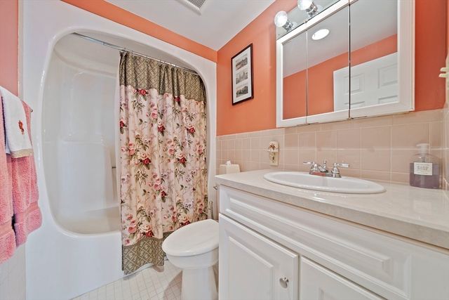 155 George Washington Blvd 306, Hull, MA 02045