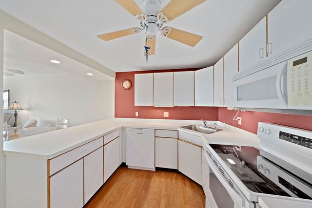 155 George Washington Blvd 306, Hull, MA 02045