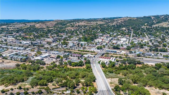 607 Creston, Paso Robles, CA 93446