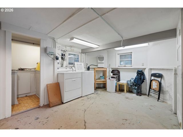 2616 Se PINE St, Portland, OR 97214