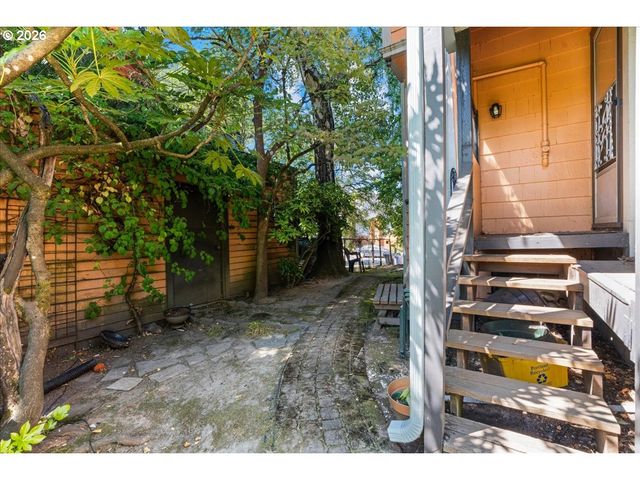 2616 Se PINE St, Portland, OR 97214