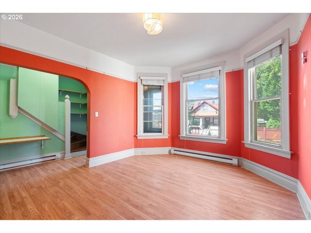 2616 Se PINE St, Portland, OR 97214