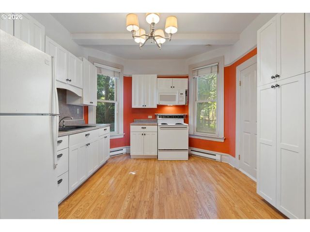 2616 Se PINE St, Portland, OR 97214