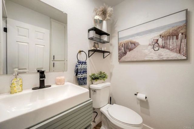 8507 Circle R Course Lane, Escondido, CA 92026
