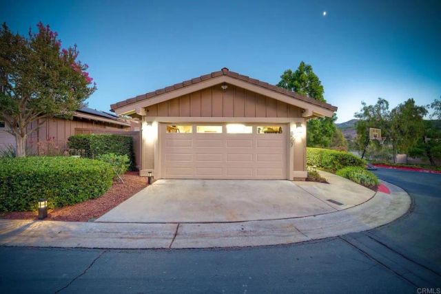 8507 Circle R Course Lane, Escondido, CA 92026