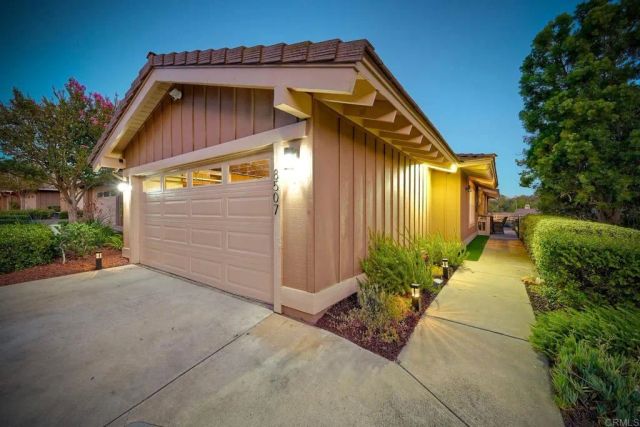 8507 Circle R Course Lane, Escondido, CA 92026