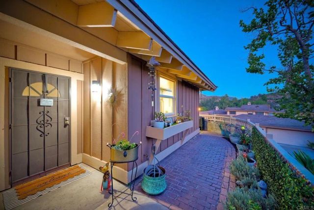 8507 Circle R Course Lane, Escondido, CA 92026