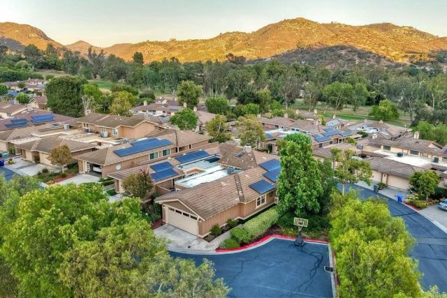 8507 Circle R Course Lane, Escondido, CA 92026