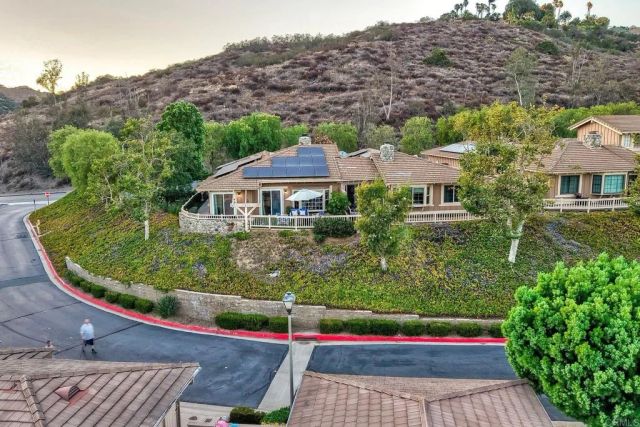 8507 Circle R Course Lane, Escondido, CA 92026