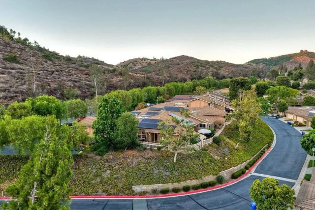 8507 Circle R Course Lane, Escondido, CA 92026