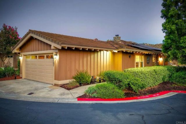 8507 Circle R Course Lane, Escondido, CA 92026