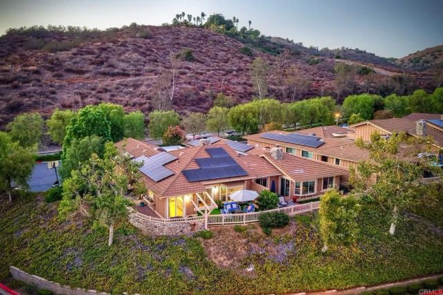 8507 Circle R Course Lane, Escondido, CA 92026