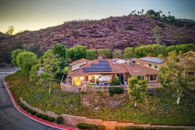 8507 Circle R Course Lane, Escondido, CA 92026