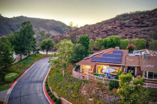 8507 Circle R Course Lane, Escondido, CA 92026