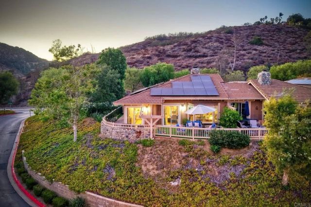 8507 Circle R Course Lane, Escondido, CA 92026