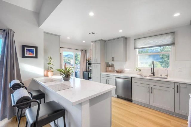 8507 Circle R Course Lane, Escondido, CA 92026