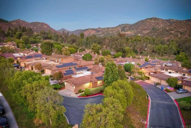 8507 Circle R Course Lane, Escondido, CA 92026