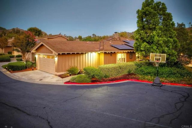 8507 Circle R Course Lane, Escondido, CA 92026