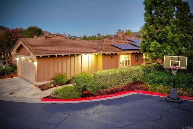 8507 Circle R Course Lane, Escondido, CA 92026