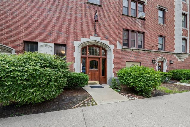 1103 Holly Court 206, Oak Park, IL 60301