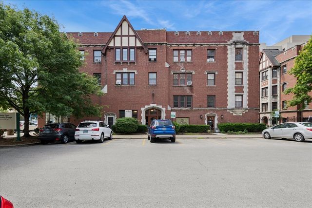 1103 Holly Court 206, Oak Park, IL 60301