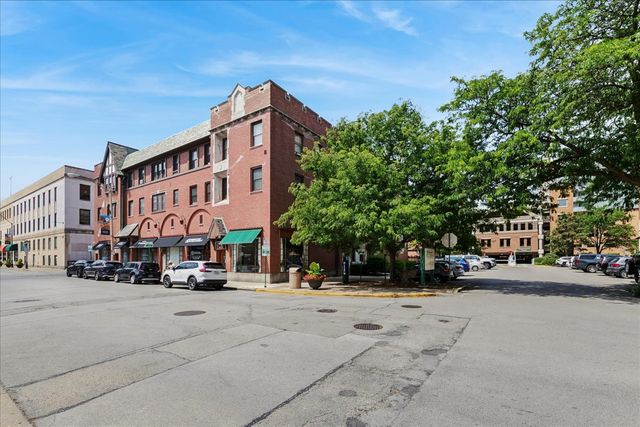 1103 Holly Court 206, Oak Park, IL 60301