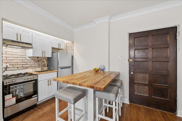 1103 Holly Court 206, Oak Park, IL 60301