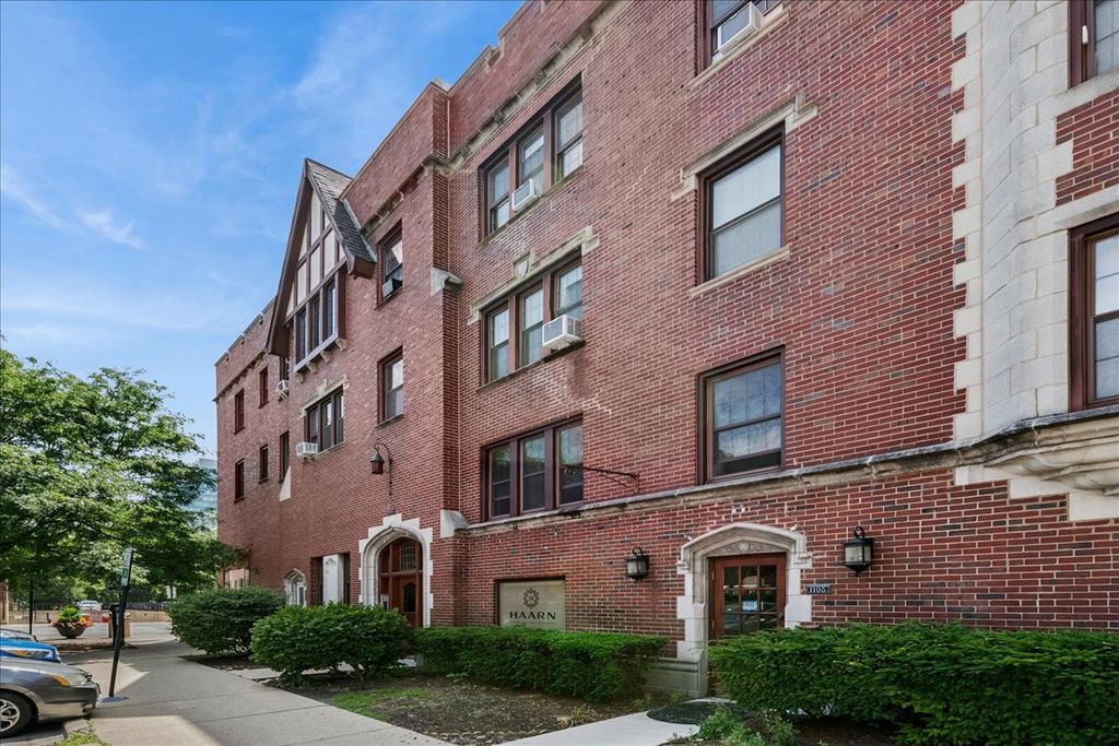 1103 Holly Court 206, Oak Park, IL 60301