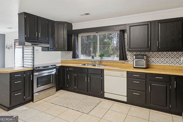 115 Pine Tree Drive A, Fayetteville, GA 30214