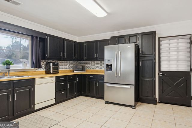 115 Pine Tree Drive A, Fayetteville, GA 30214