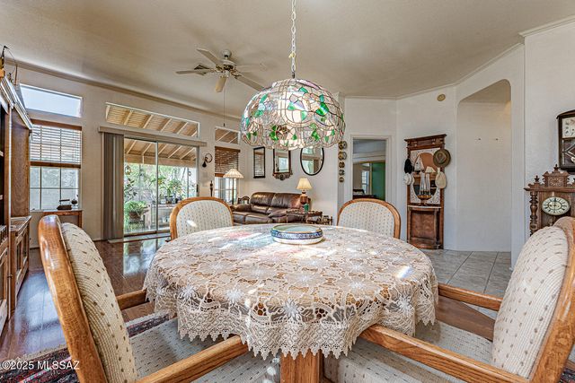 542 W Riverdale Court, Green Valley, AZ 85614