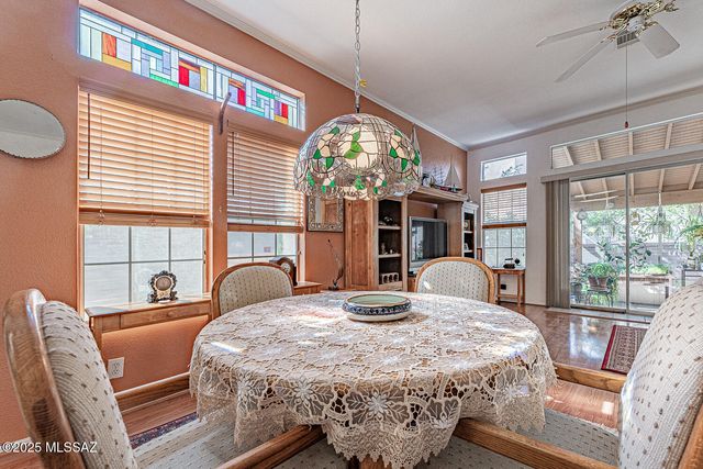 542 W Riverdale Court, Green Valley, AZ 85614