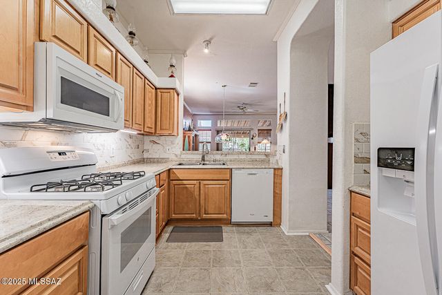 542 W Riverdale Court, Green Valley, AZ 85614