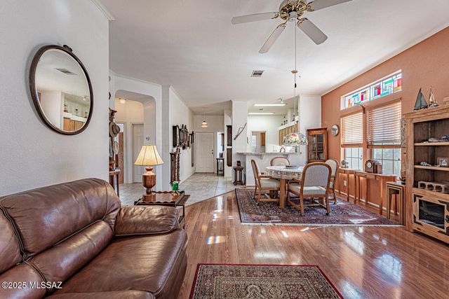 542 W Riverdale Court, Green Valley, AZ 85614