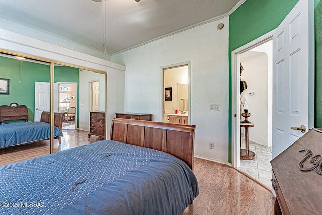 542 W Riverdale Court, Green Valley, AZ 85614