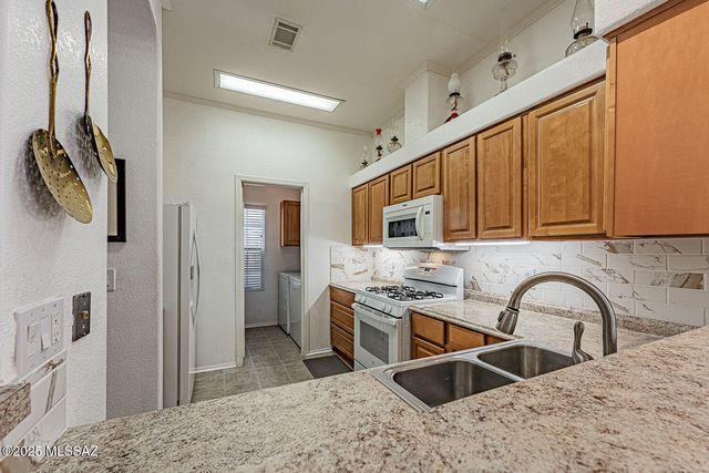542 W Riverdale Court, Green Valley, AZ 85614