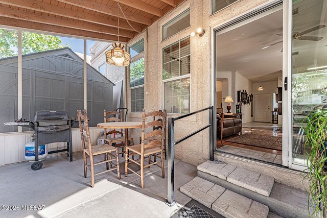 542 W Riverdale Court, Green Valley, AZ 85614