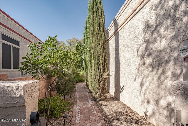 542 W Riverdale Court, Green Valley, AZ 85614