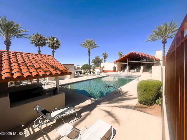 542 W Riverdale Court, Green Valley, AZ 85614