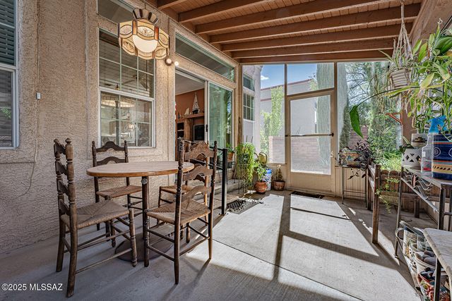 542 W Riverdale Court, Green Valley, AZ 85614