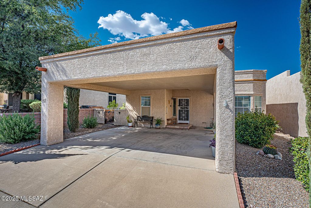 542 W Riverdale Court, Green Valley, AZ 85614