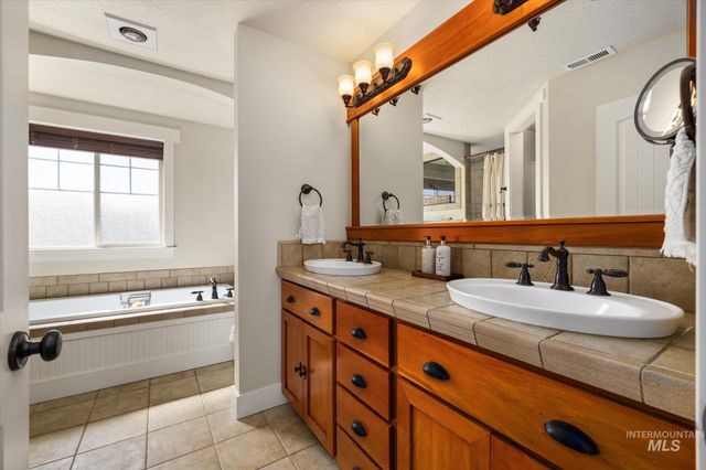 11470 S Cross Slope Pl, Nampa, ID 83686