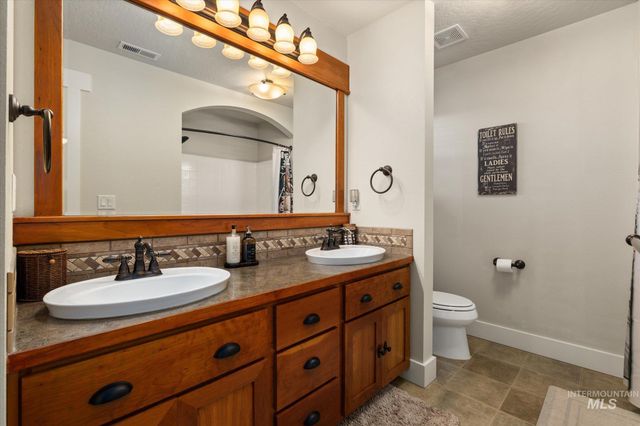 11470 S Cross Slope Pl, Nampa, ID 83686