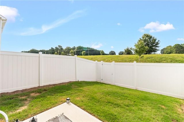 1196 Evelynnview Lane, Kernersville, NC 27284