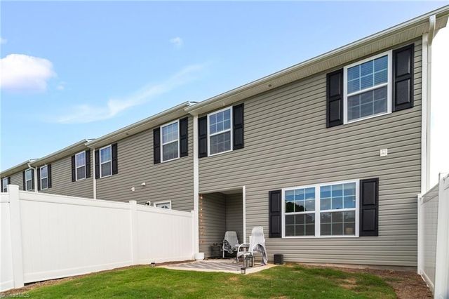 1196 Evelynnview Lane, Kernersville, NC 27284