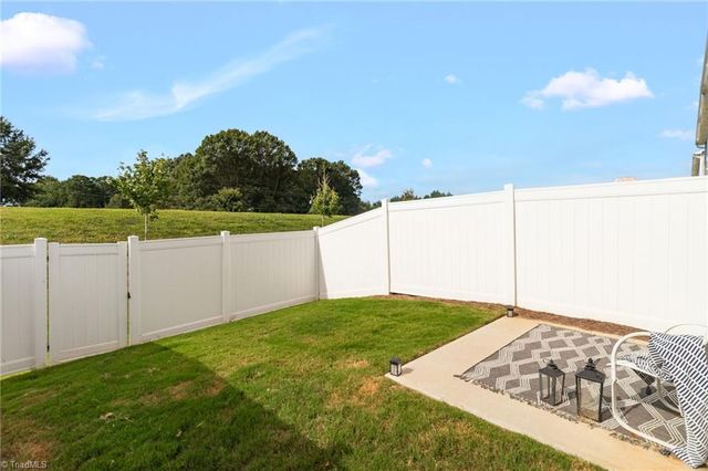 1196 Evelynnview Lane, Kernersville, NC 27284